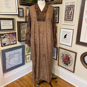 J Peterman Beige Red Green Paisley 100% Silk Stylish Caftan Dress with Pockets